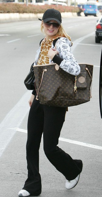 Звезды с сумками Louis Vuitton Пэрис Хилтон