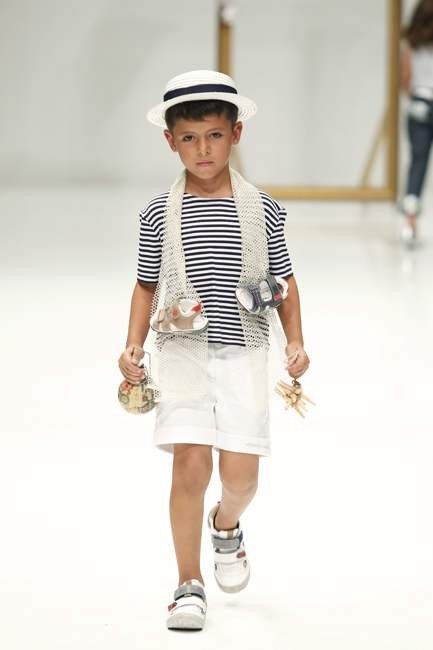 Морской стиль в детской одежде модные мальчики фото